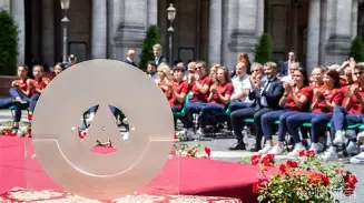 乐鱼体育官网-烈日灼人未删除完整版